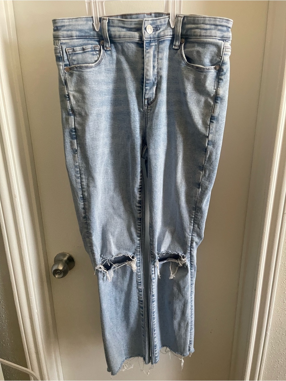 American Eagle Light Blue Distressed Women's Jeans